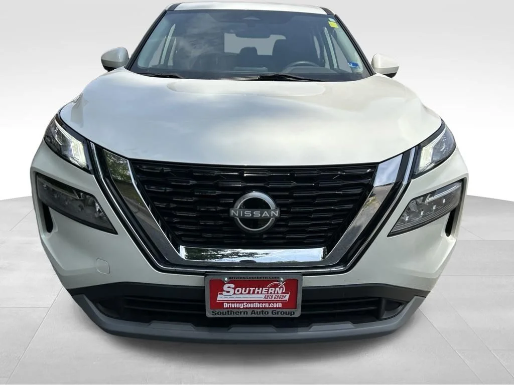 Used 2023 White Nissan SV image 9