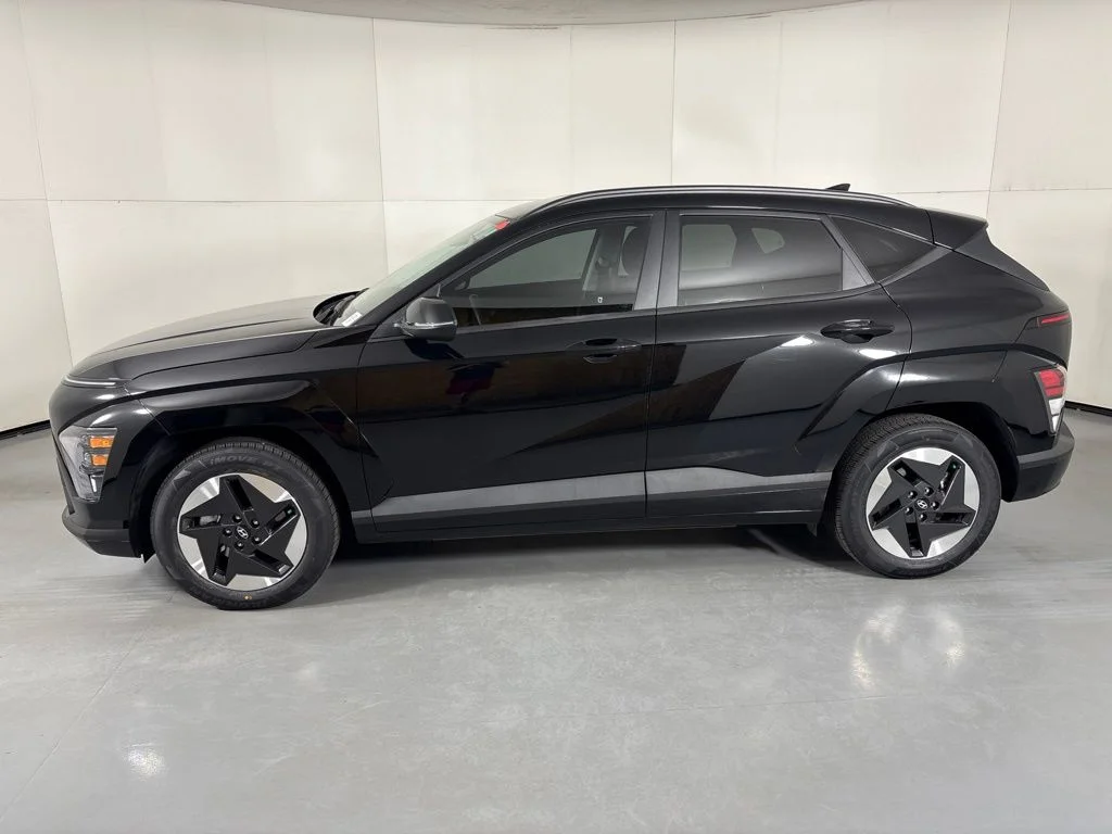 Used 2024 Black Hyundai SEL image 5