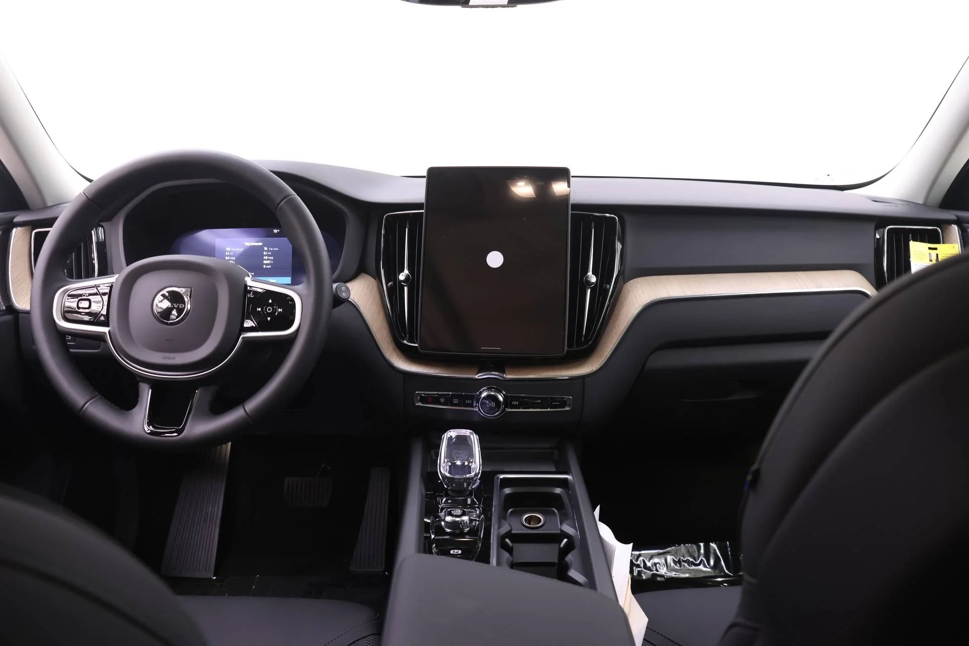 New 2026 Onyx Black Volvo Plus image 8