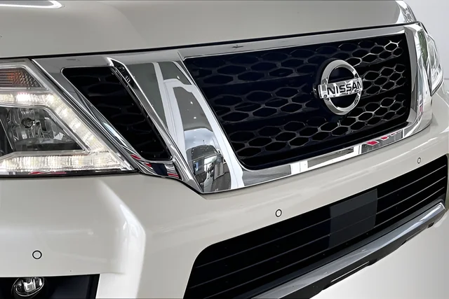 Used 2019 White Nissan SL image 28