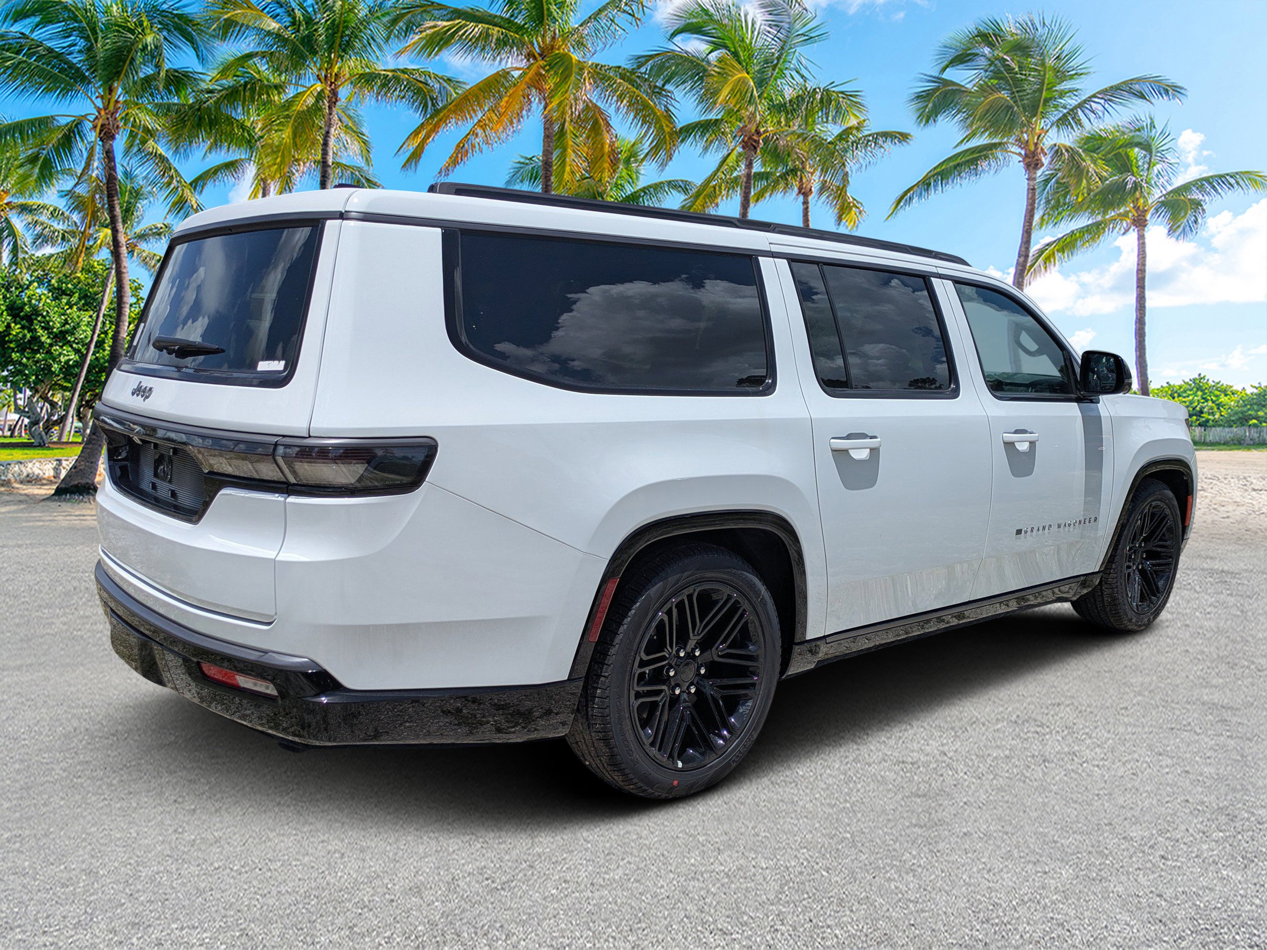 New 2026 Bright White Clear-Coat Exterior Paint Jeep Limited Reserve image 3