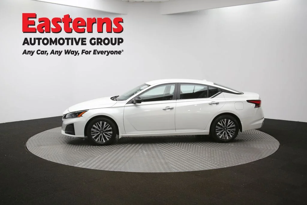 Used 2024 White Nissan 2.5 SV image 58