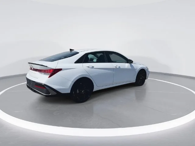 Used 2026 White Hyundai SEL Sport image 8
