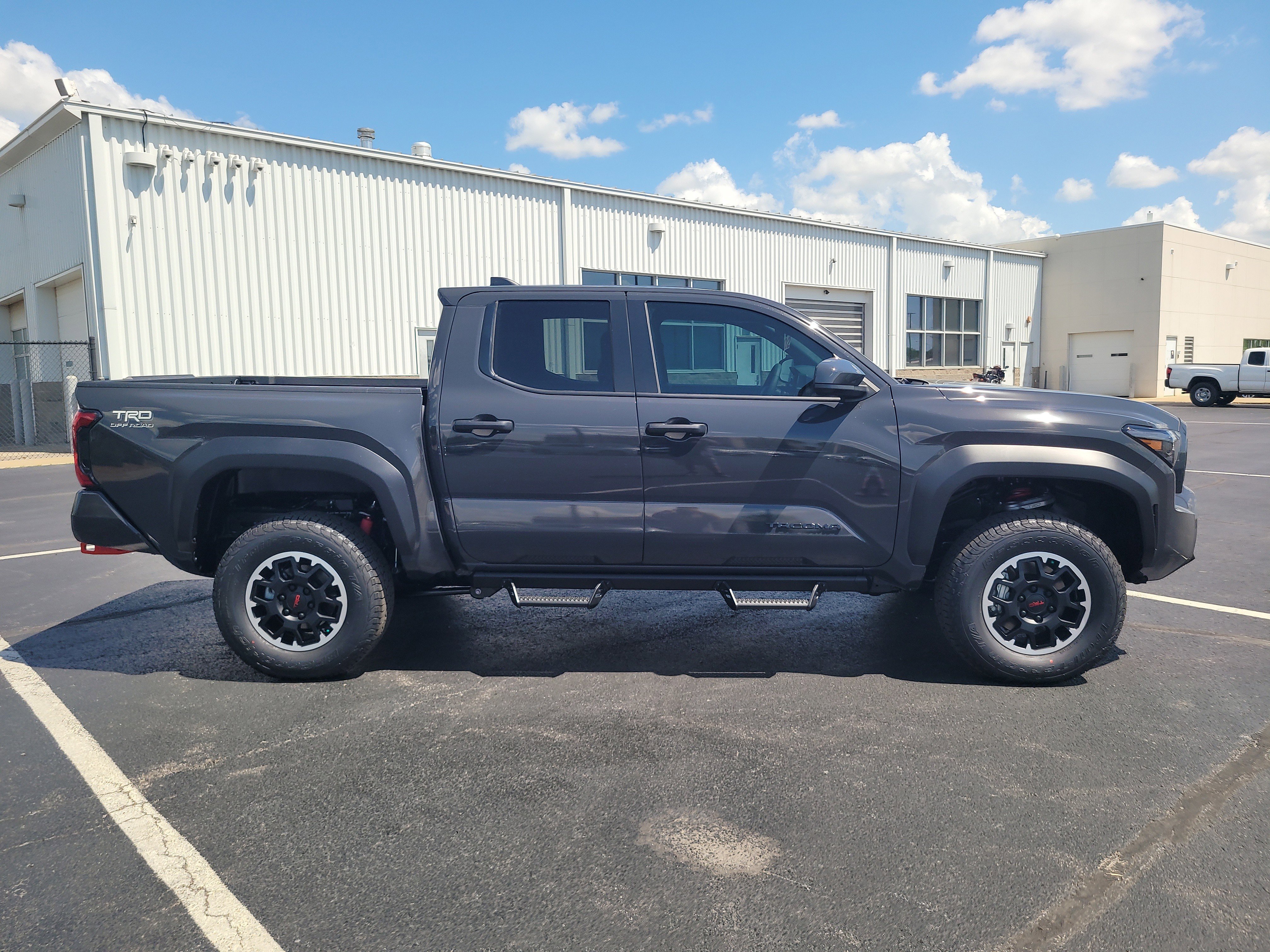 View vehicle photo 4