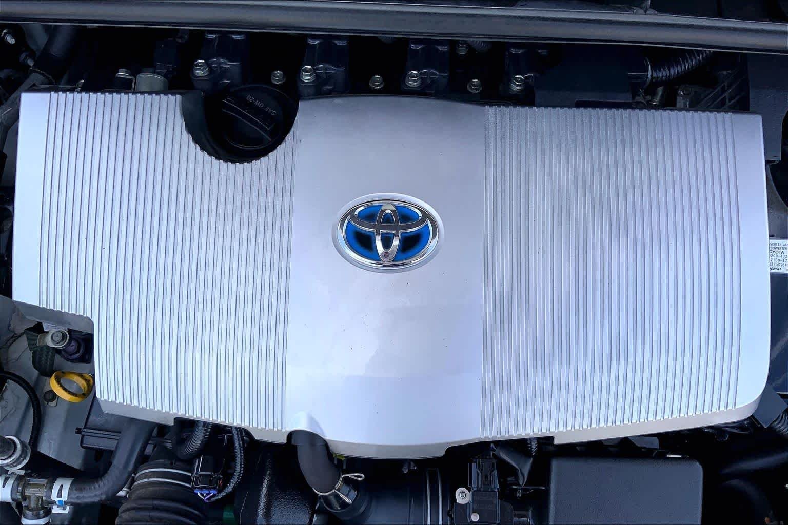 Used 2017 Blizzard Pearl Toyota Four image 32