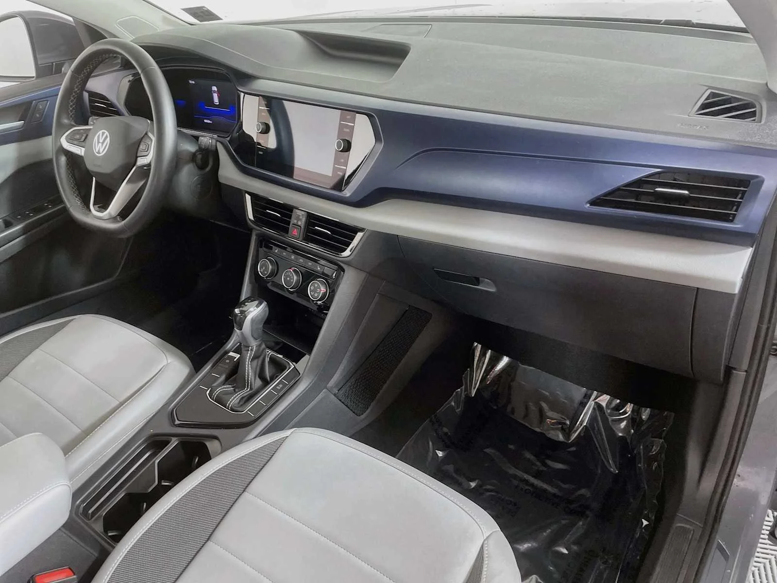 Used 2023 Gy Volkswagen SE image 27