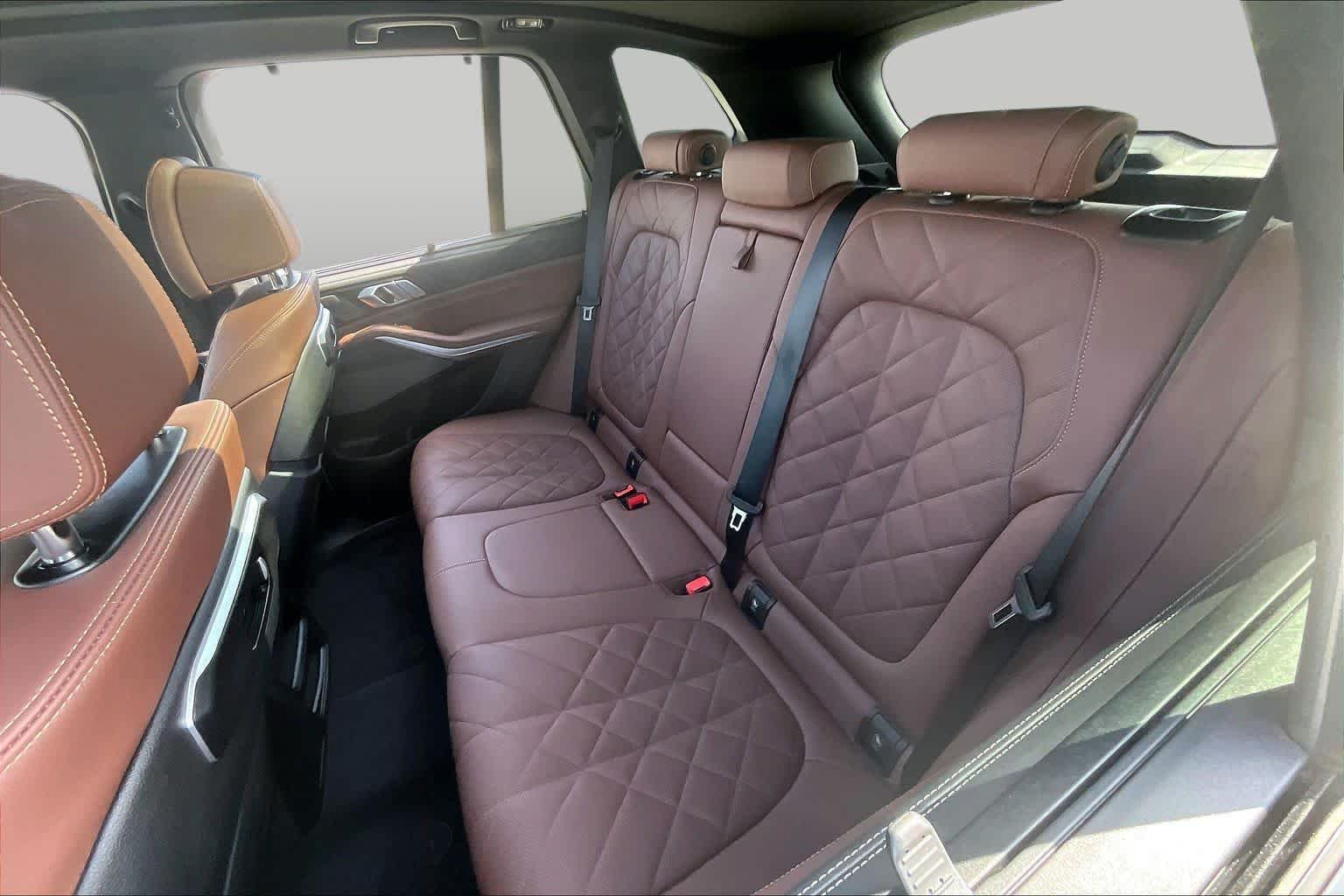 Used 2024 Brooklyn Grey Metallic BMW M60i image 19