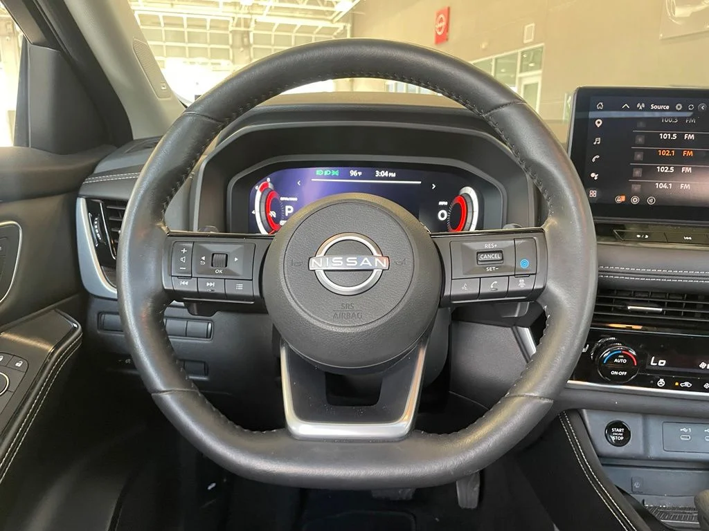 Used 2024 White Nissan Platinum image 15