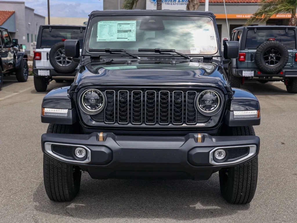 New 2026 Black Clear-Coat Exterior Paint Jeep 85th Anniversary Edition image 9
