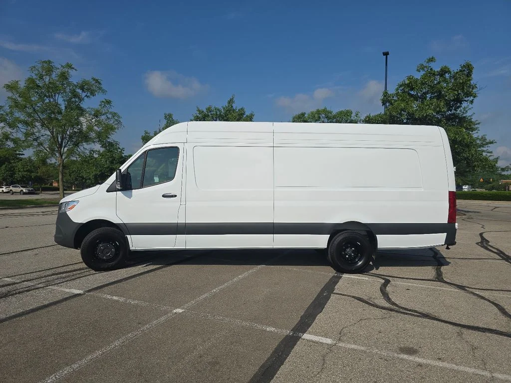 New 2026 Arctic White Mercedes-Benz Cargo 170 WB image 10