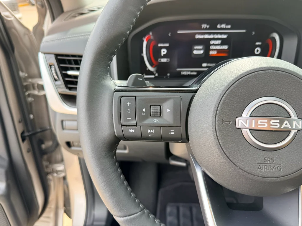 Used 2023 Champagne Silver Metallic Nissan Platinum image 16