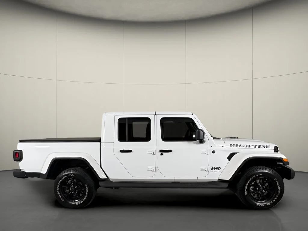 Used 2025 White Jeep High Tide image 9