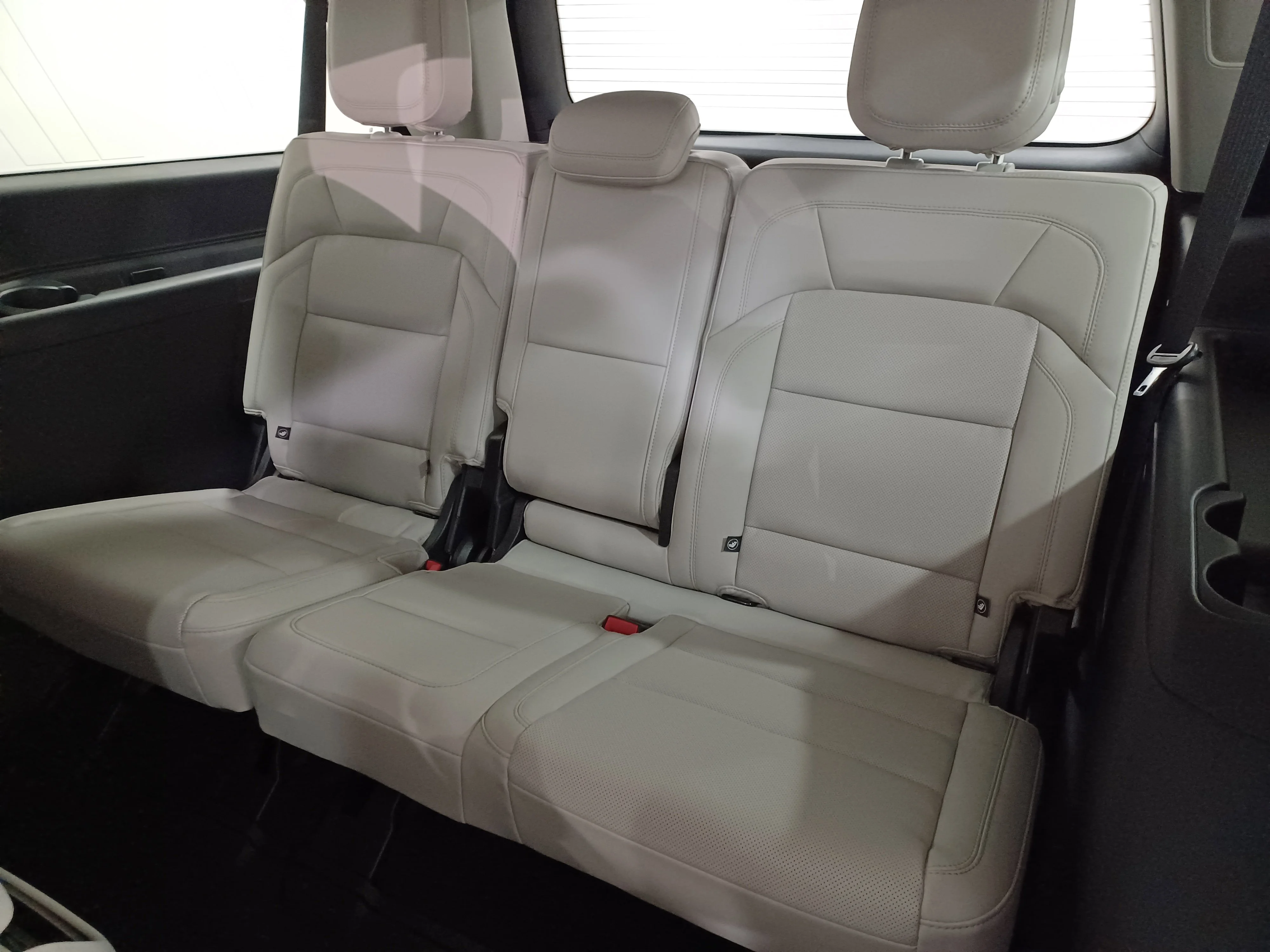 Certified Used 2025 Pristine White Metallic Tri-Coat Lincoln Reserve* NO LUX TAX!! | 7 Pass | Adaptive Cruise | Nav | 360 Cam | Cooled Massage Seats | Pano Roof image 12