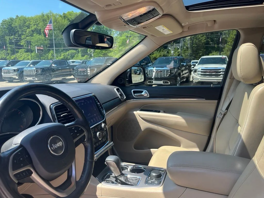 Used 2019 Bright White Clearcoat Jeep Limited image 18