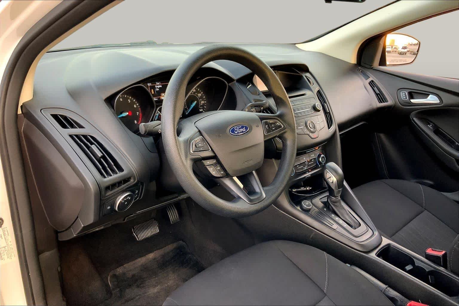 Used 2017 Oxford White Ford SE image 17