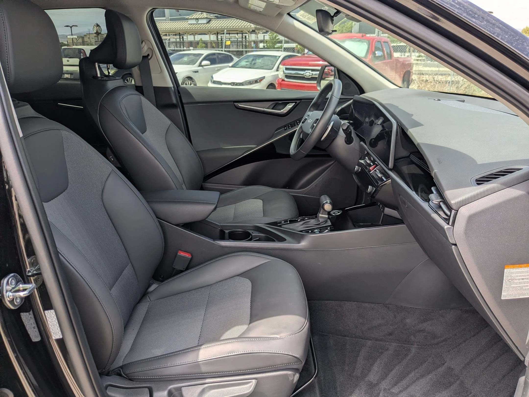 Used 2023 Aurora Black Pearl Kia EX image 27