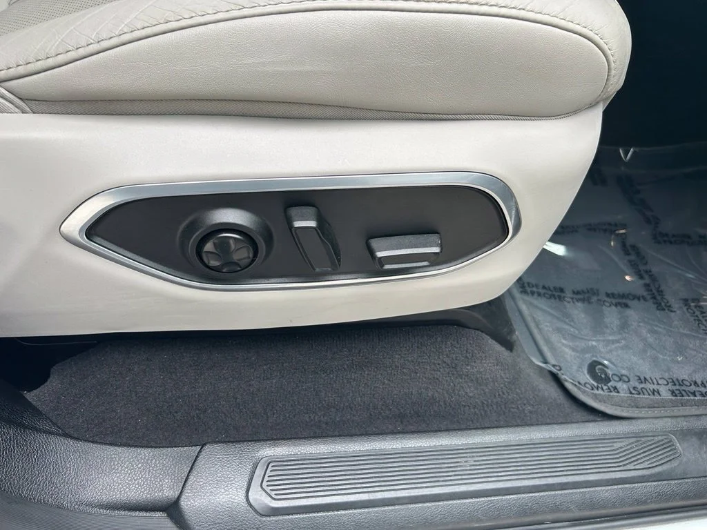 Used 2024 White Jeep Series II image 30