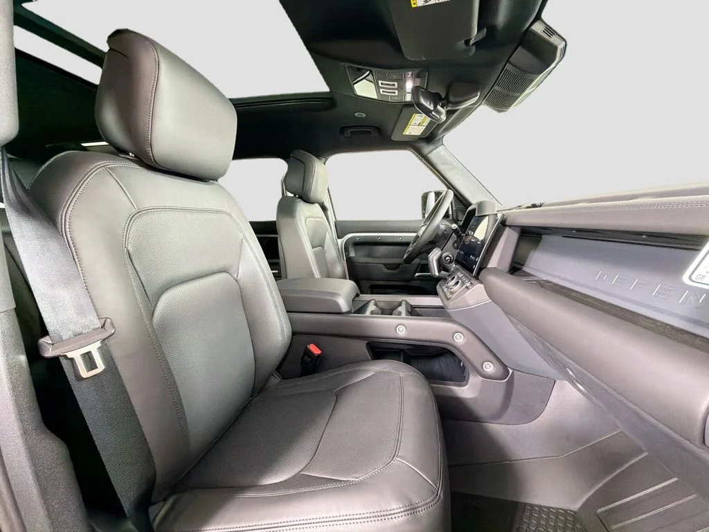 New 2026 Borasco Grey Metallic Land Rover X-Dynamic SE image 30