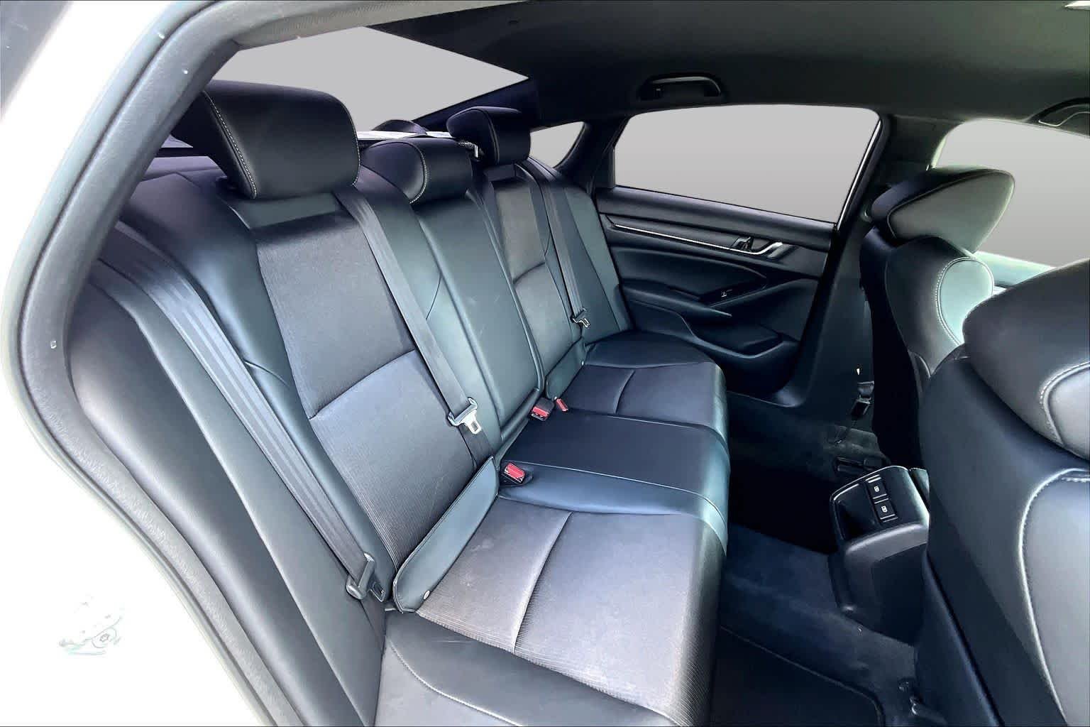 Used 2022 Platinum White Pearl Honda Sport image 18