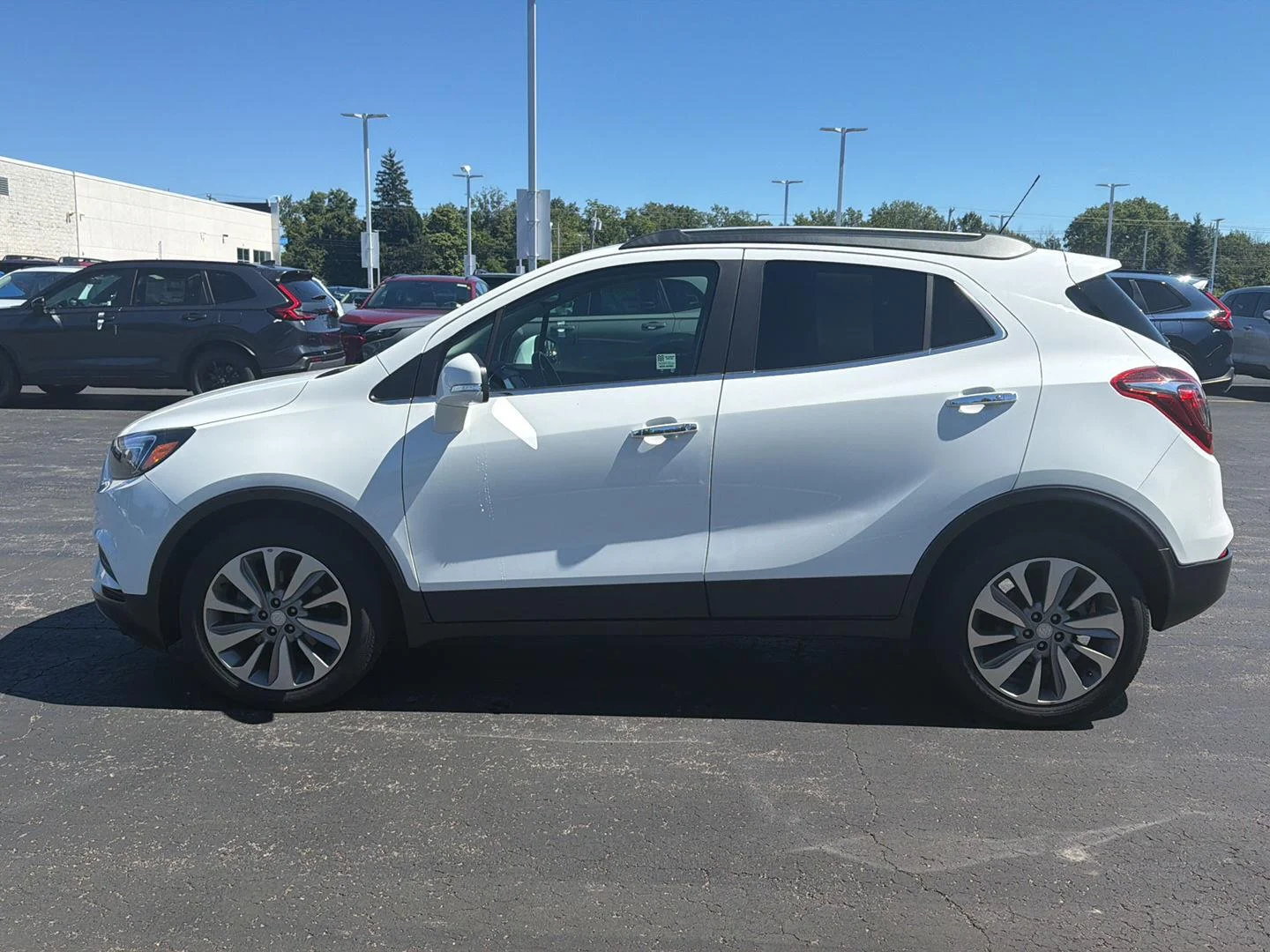 Used 2019 Summit White Buick Preferred image 8