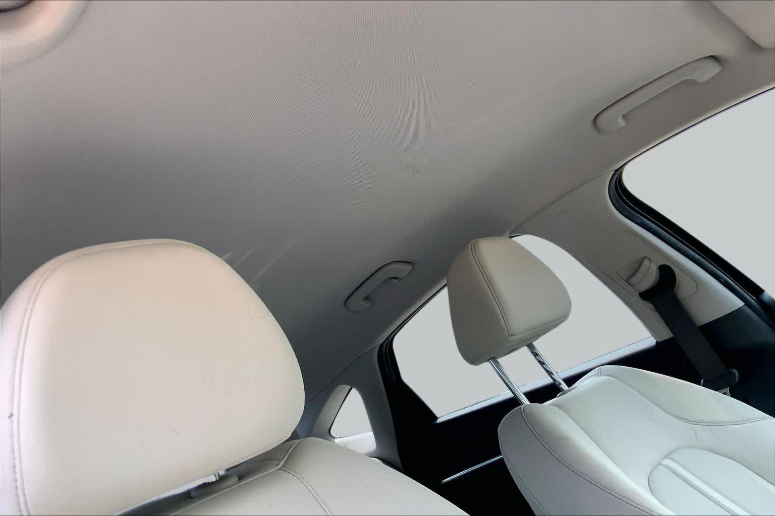 Used 2022 Phantom Black Hyundai SEL image 13