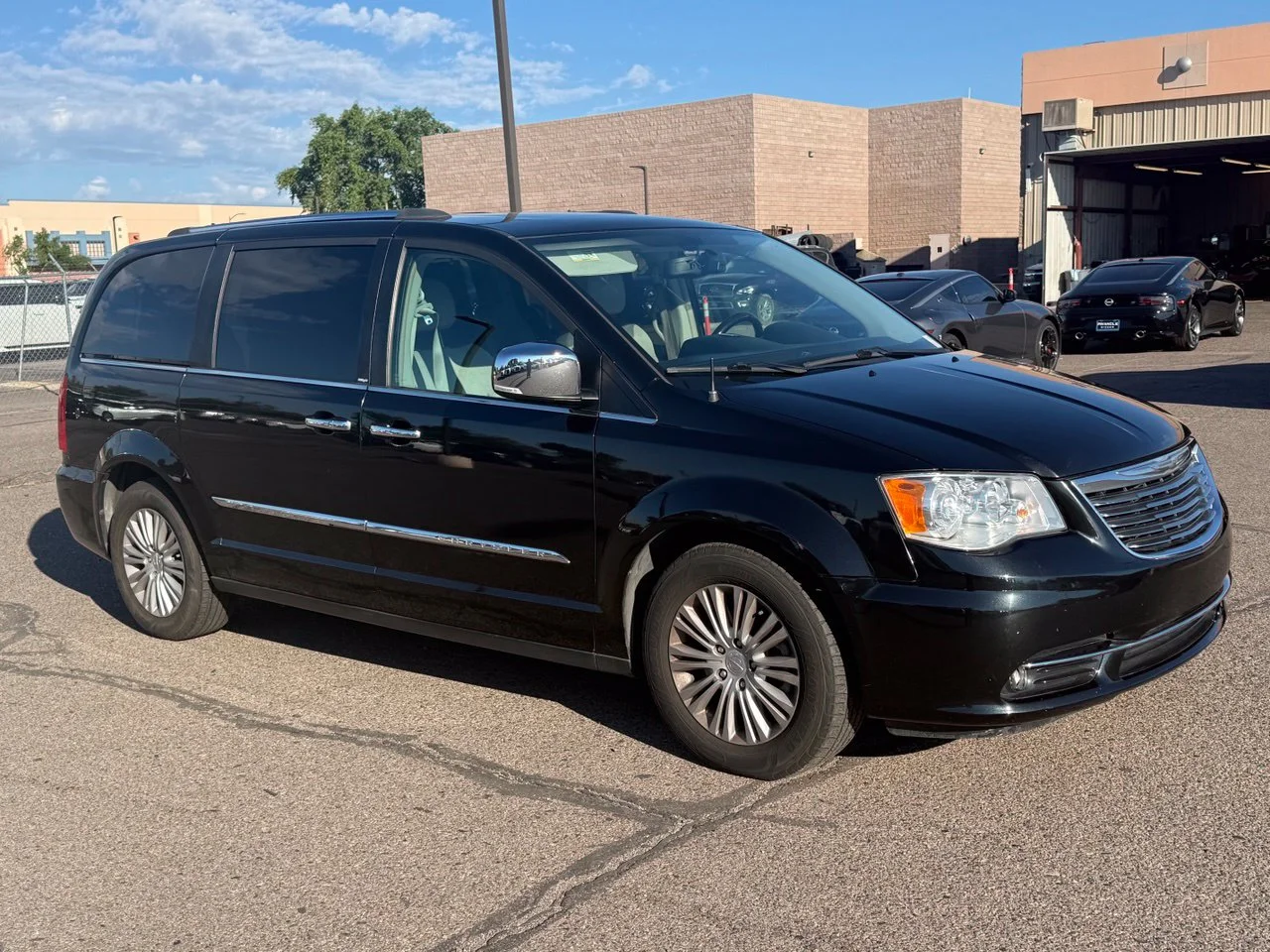 Used 2013 Brilliant Black Crystal Pearlcoat Chrysler Limited image 2