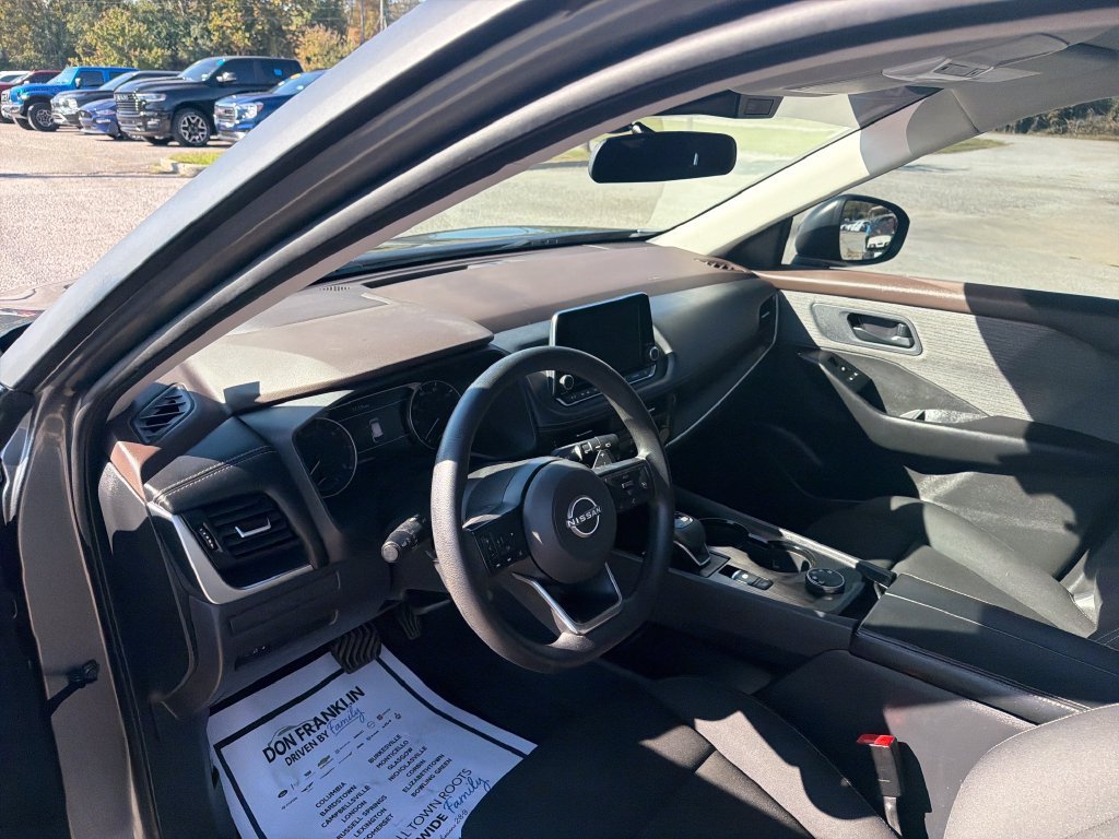 Used 2023 Gray Nissan S image 16