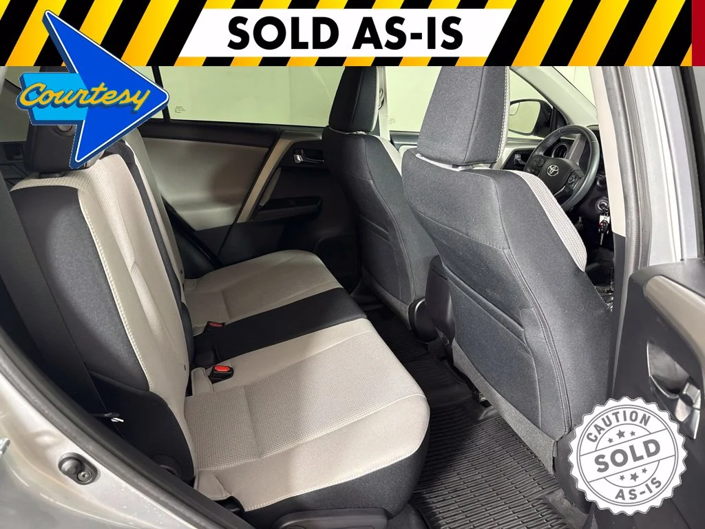 Used 2017 Silver Toyota XLE image 17