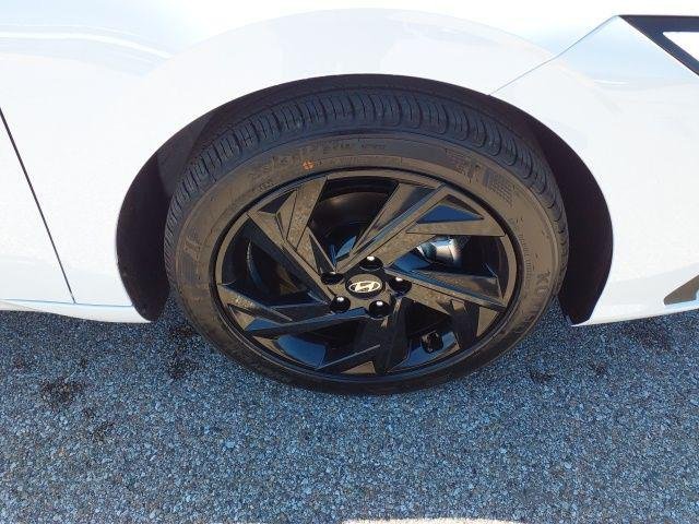 New 2026 White Hyundai SEL Sport image 32