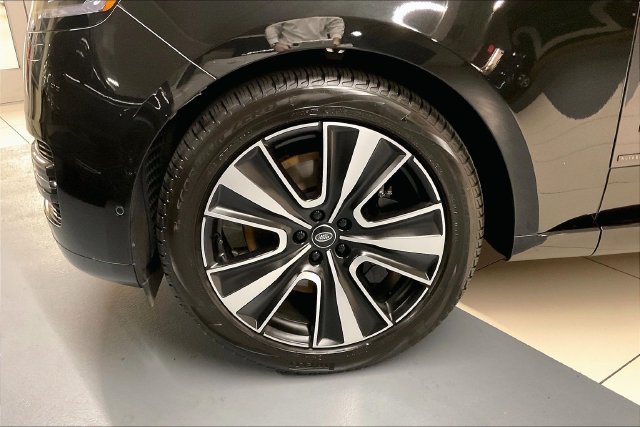 Used 2023 Santorini Black Metallic Land Rover Autobiography image 8