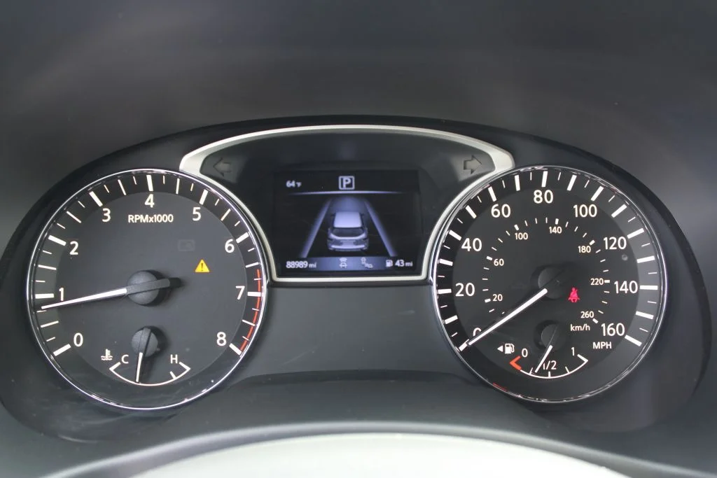 Used 2018 Silver Nissan SL image 26