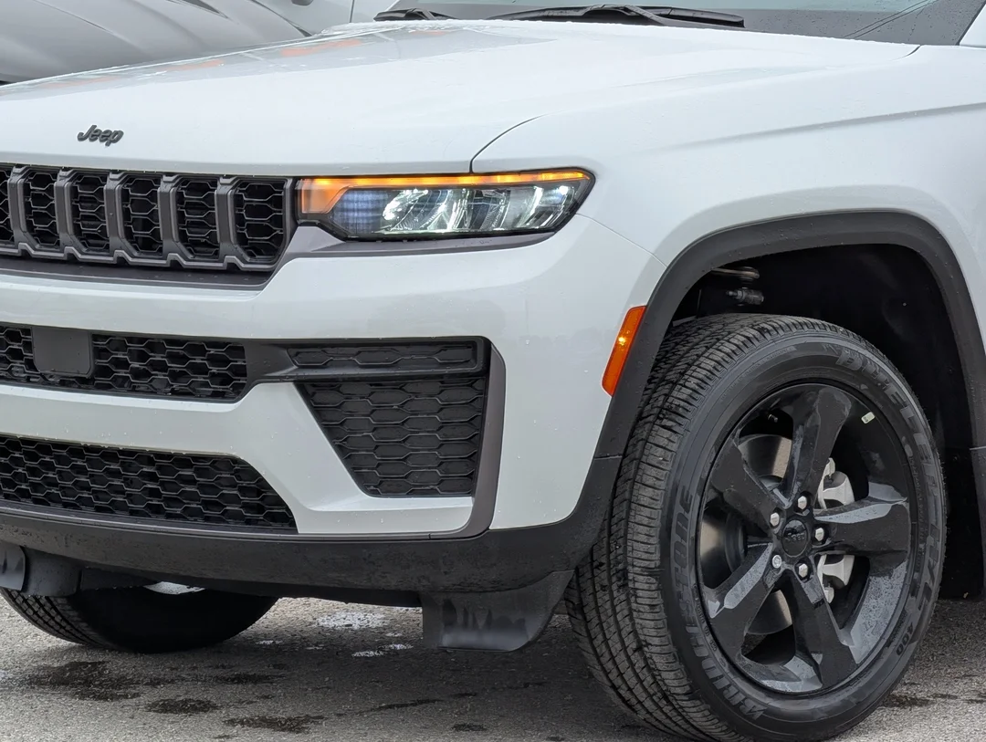New 2026 White Jeep Altitude - - 4x4 - 20 Gloss Black Wheels - Remote Start - Capri Leatherette & More! image 10