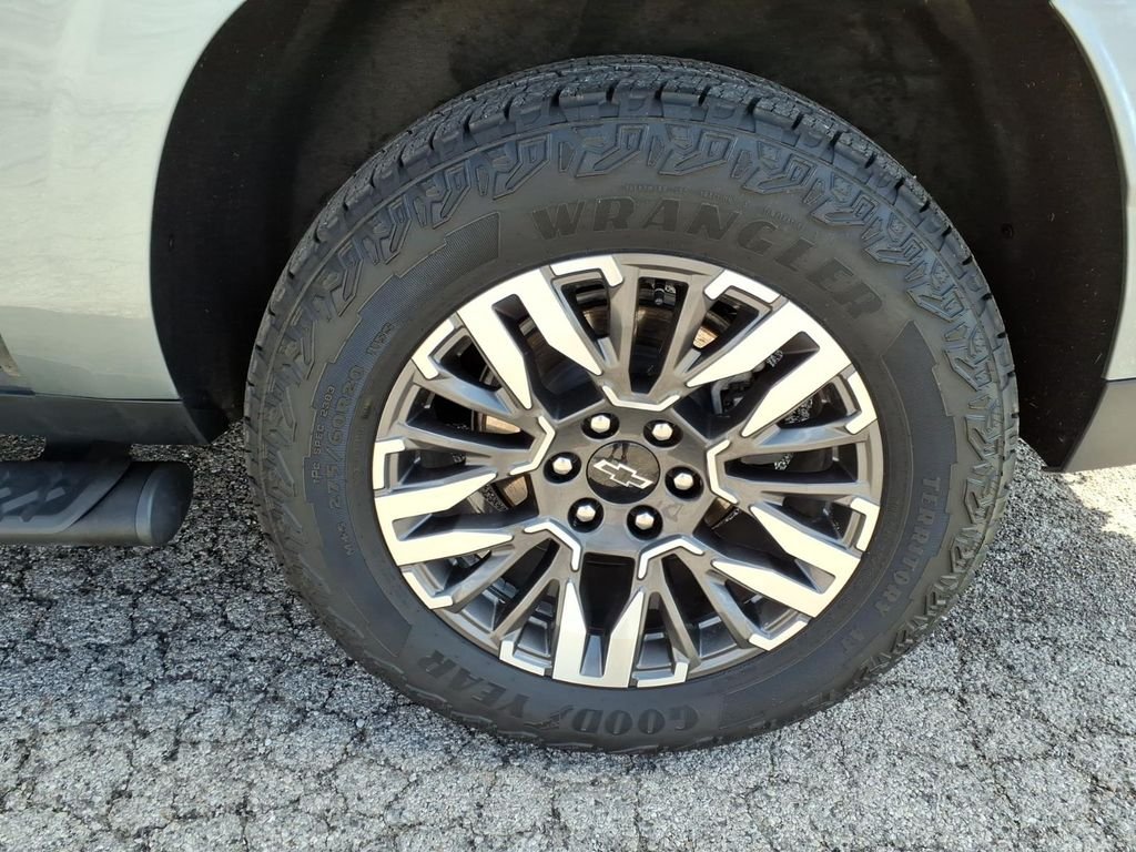 Used 2025 Sterling Gray Metallic Chevrolet Z71 image 25