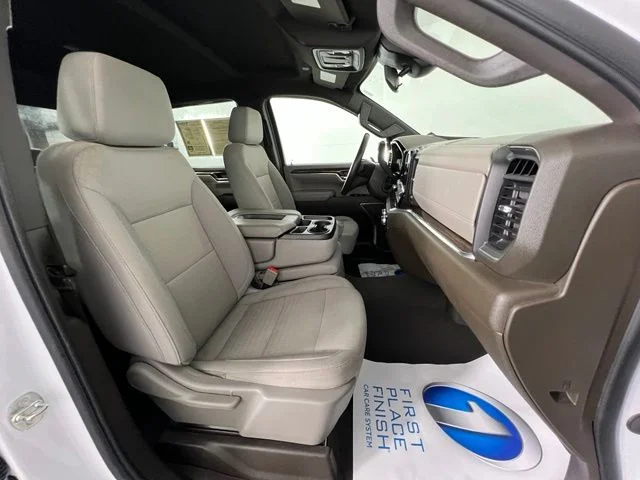Used 2024 White GMC SLE image 34