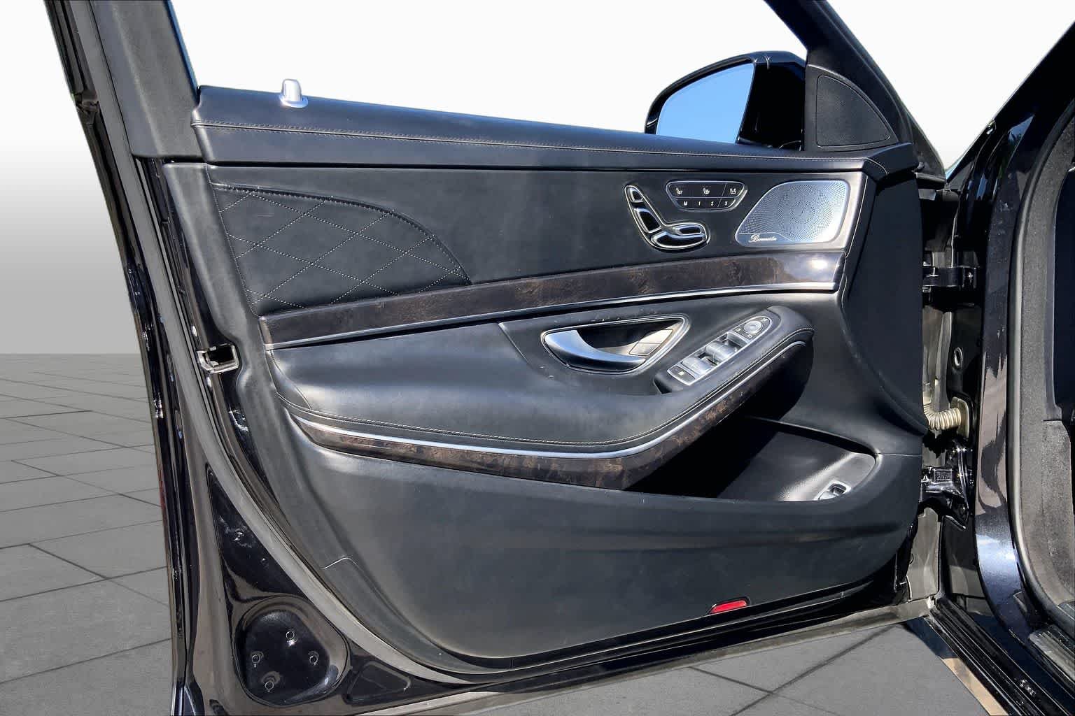 Used 2019 Obsidian Black Metallic Mercedes-Benz S 560 image 22