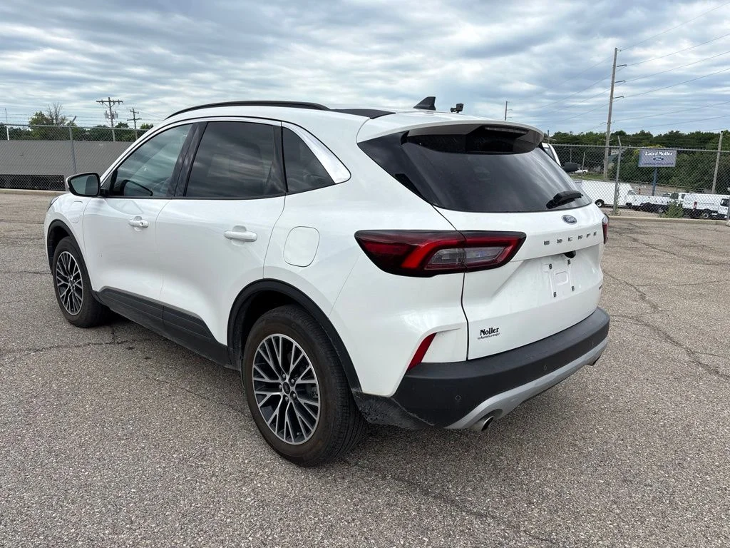 Used 2023 White Metallic Ford Base image 5