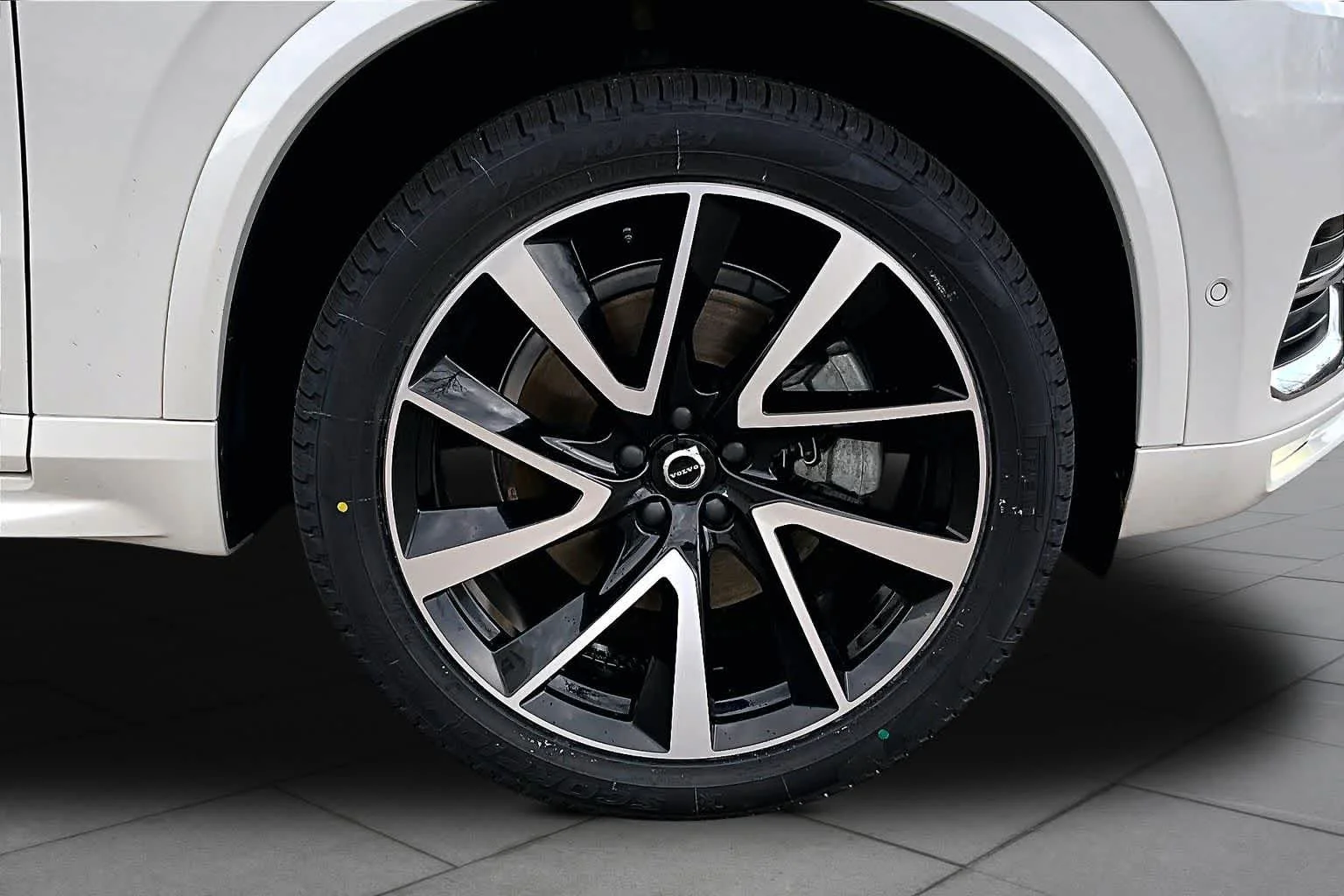 Certified Used 2023 Crystal White Volvo Plus image 11