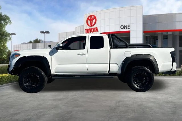 Used 2022 White Toyota SR image 9