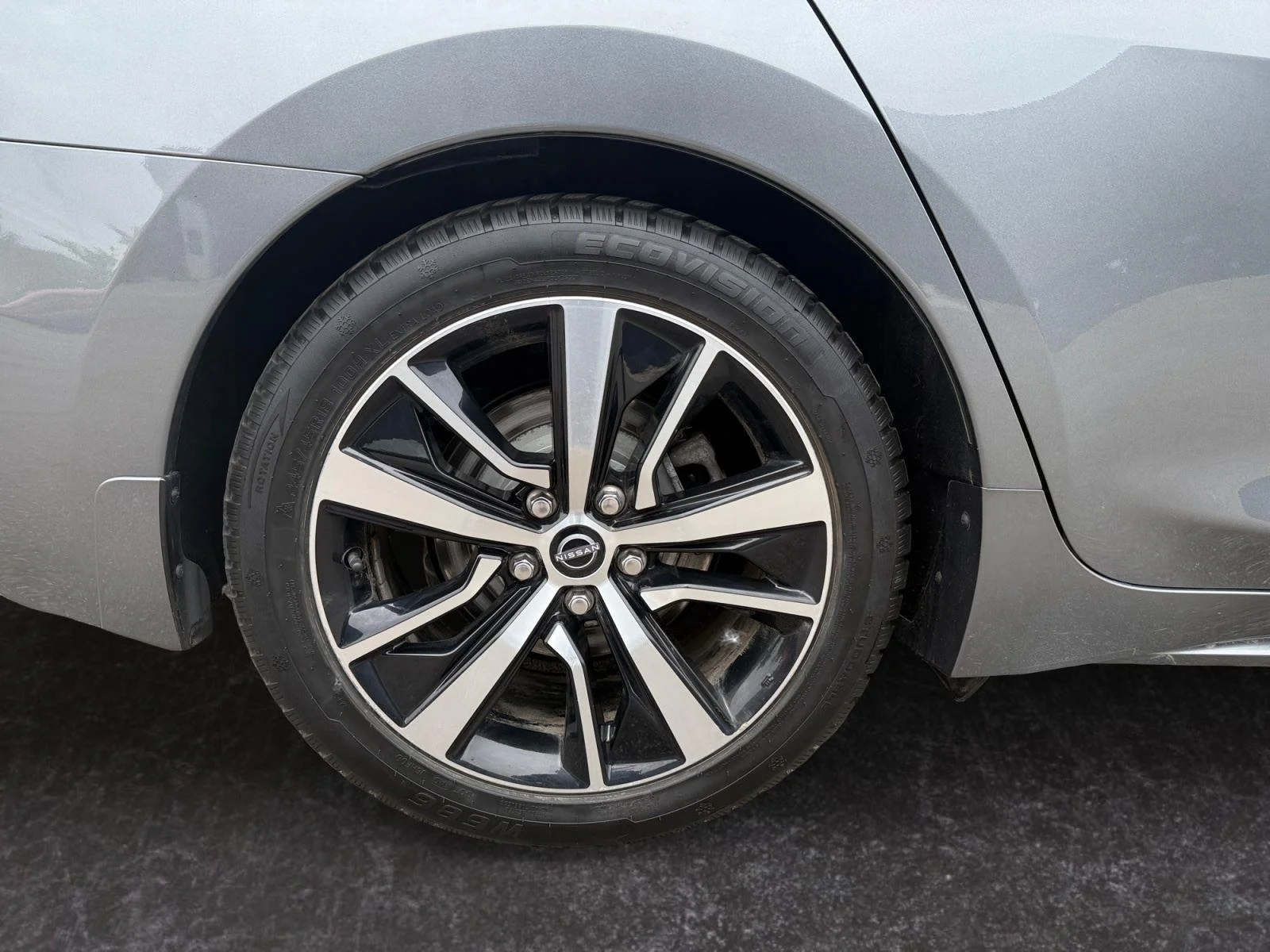 Used 2023 GRAY NISSAN SL SEDAN image 29