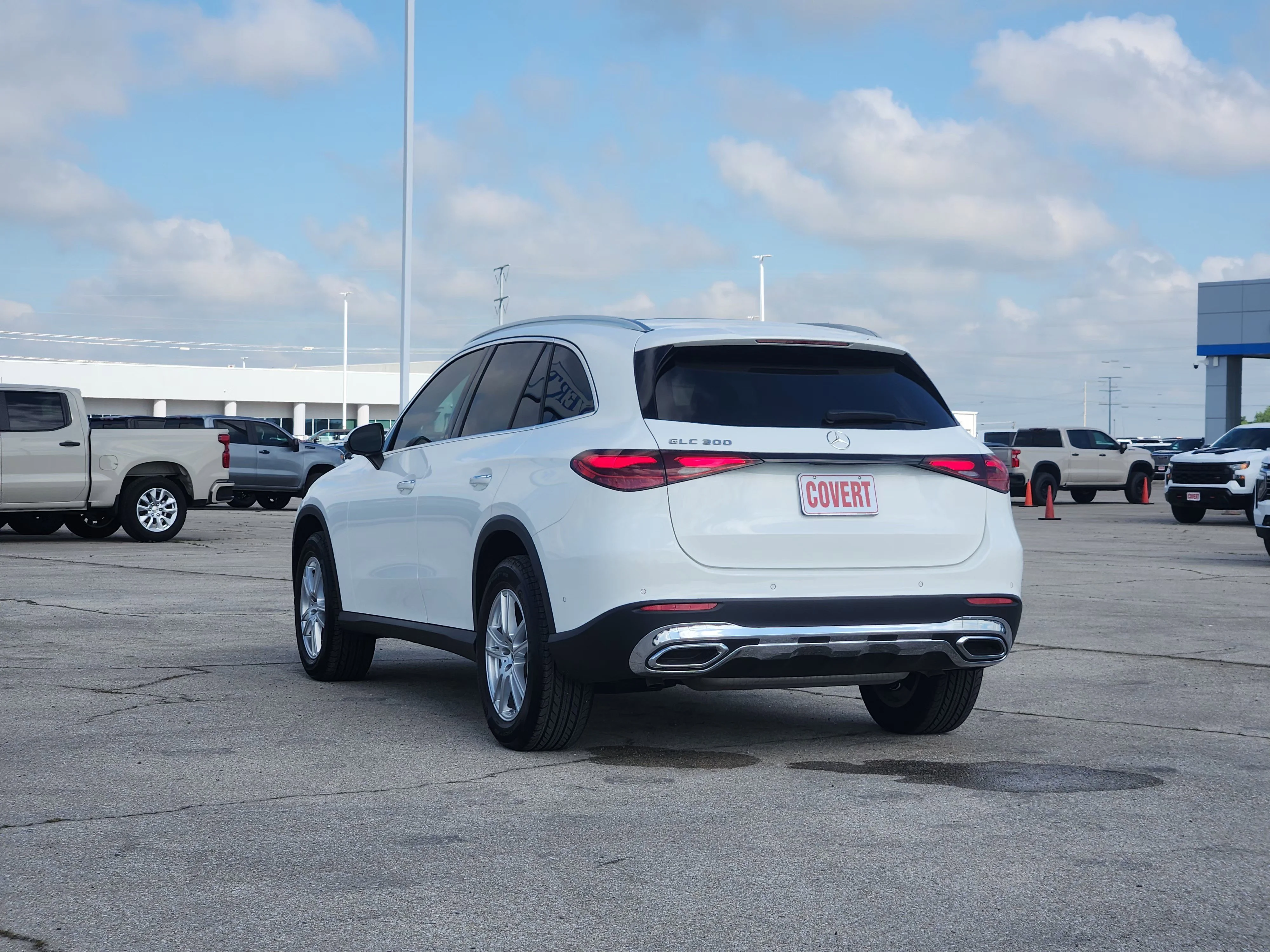 Used 2025  Mercedes-Benz GLC 300 Base image 5