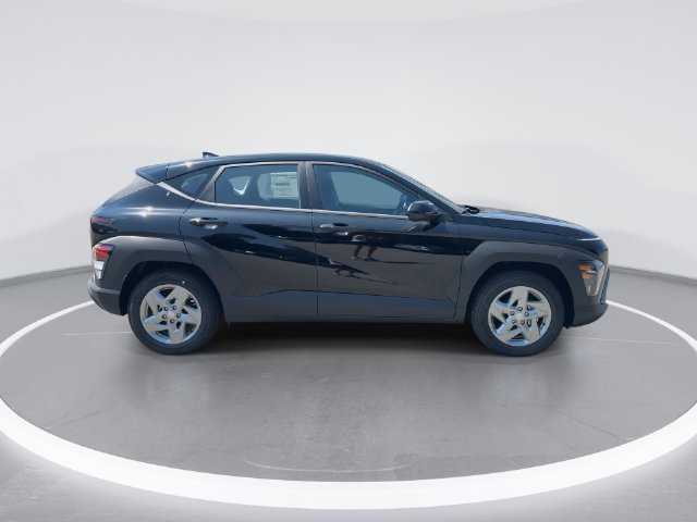Used 2027 Black Hyundai SE image 9