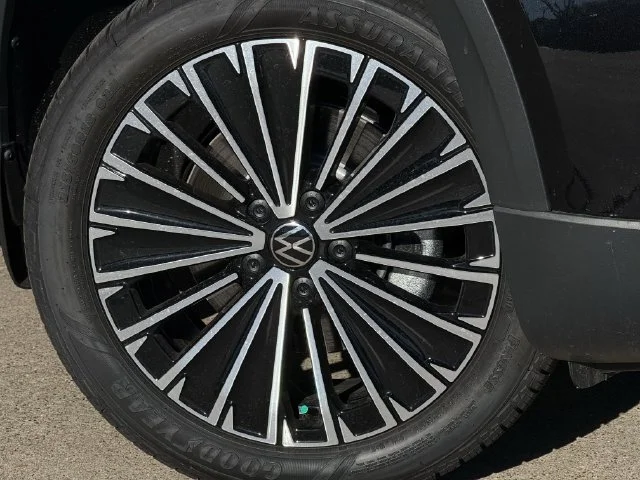 New 2026 Black Volkswagen 1.5T SE image 7