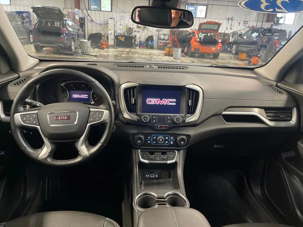 Used 2023 Silver GMC SLT image 18