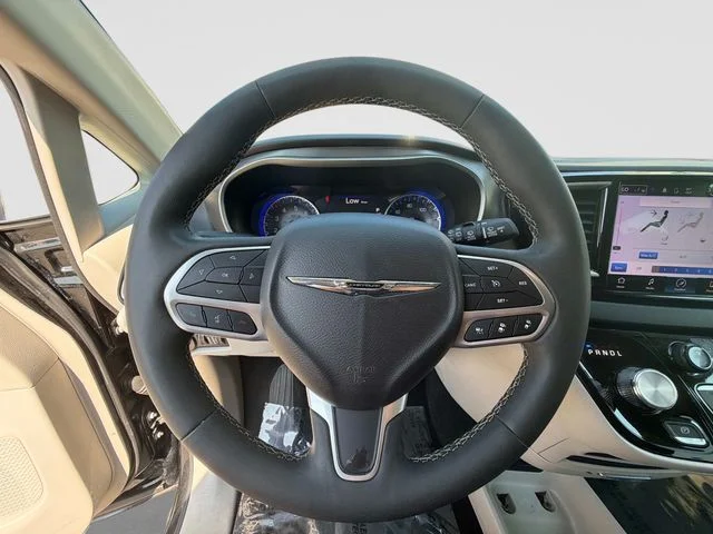 Used 2024 Diamond Black Chrysler Touring L image 31