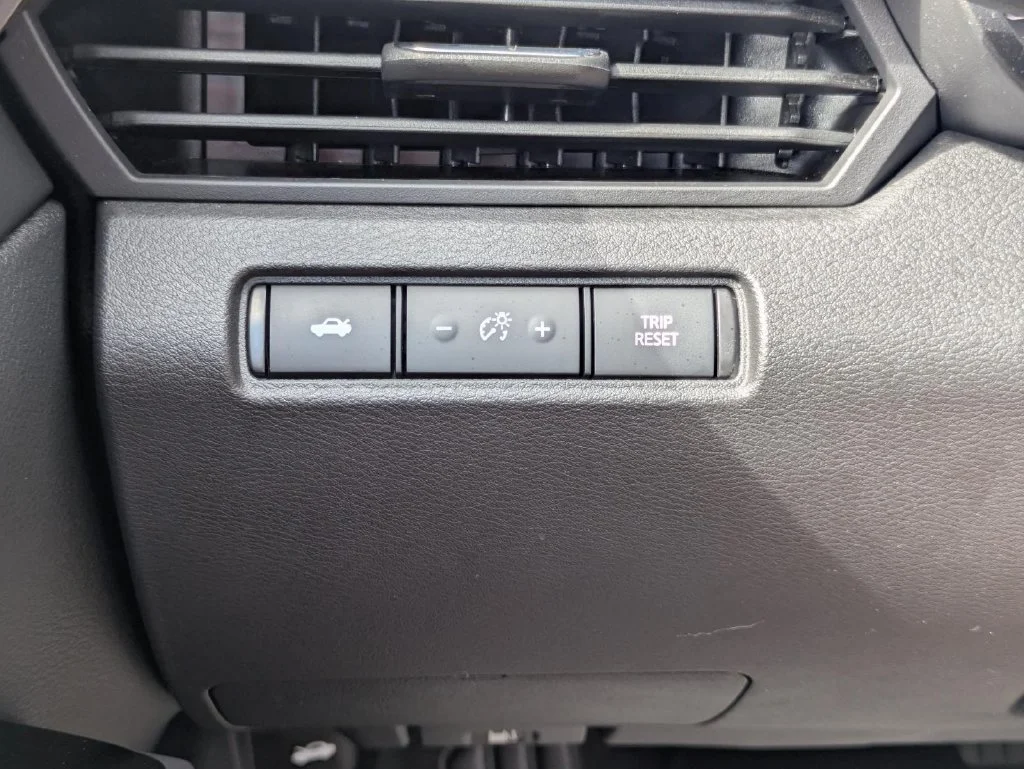 Used 2023 White Nissan 2.5 SV image 24