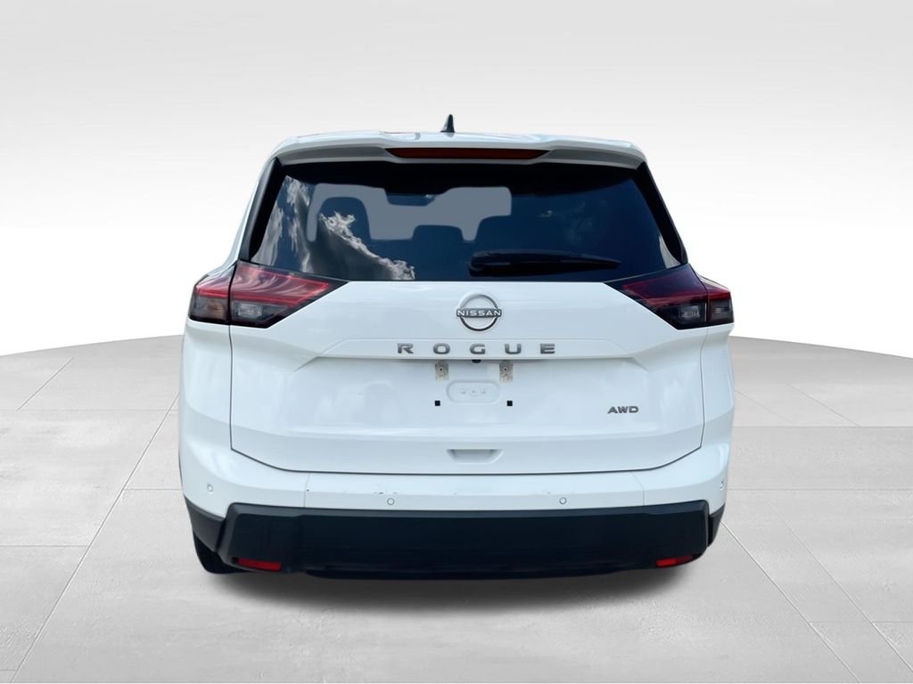 Used 2024 White Nissan S image 7