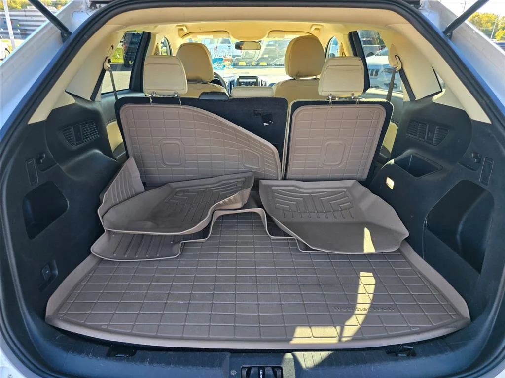 Used 2021 White Ford SE image 24