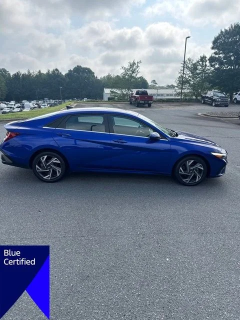 Used 2025 Blue Hyundai SEL Convenience image 6