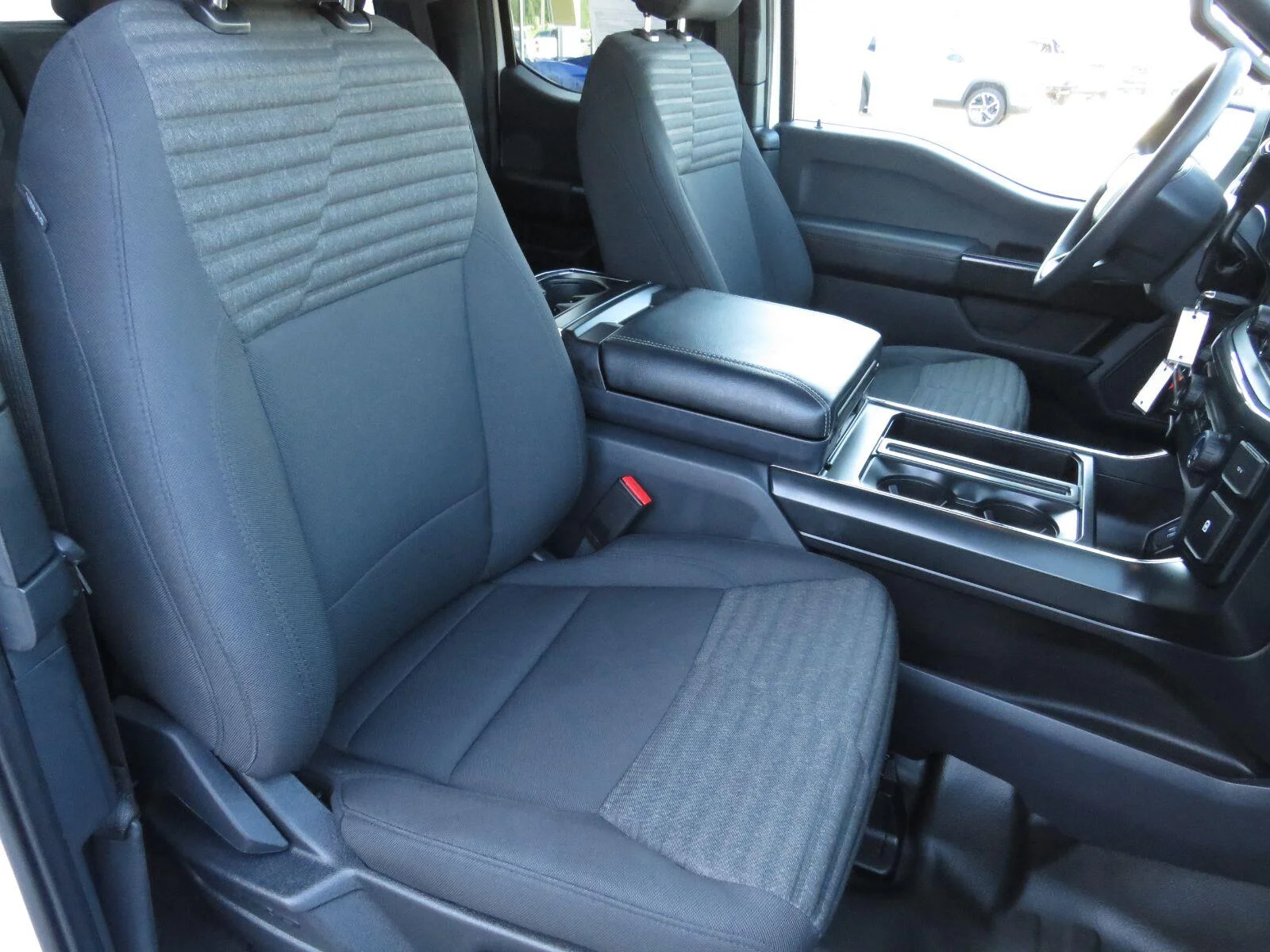 Used 2023  Ford XL image 27