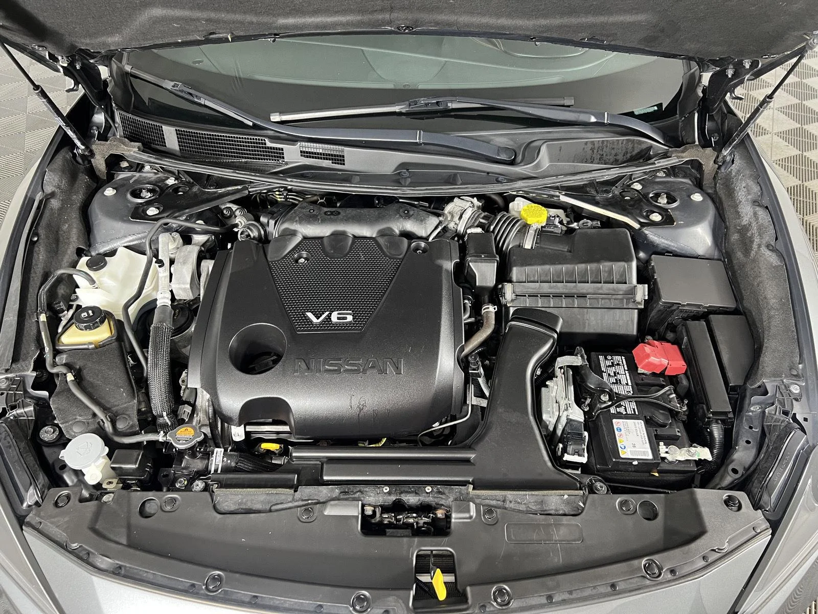 Used 2022 Gun Metallic Nissan SR image 3